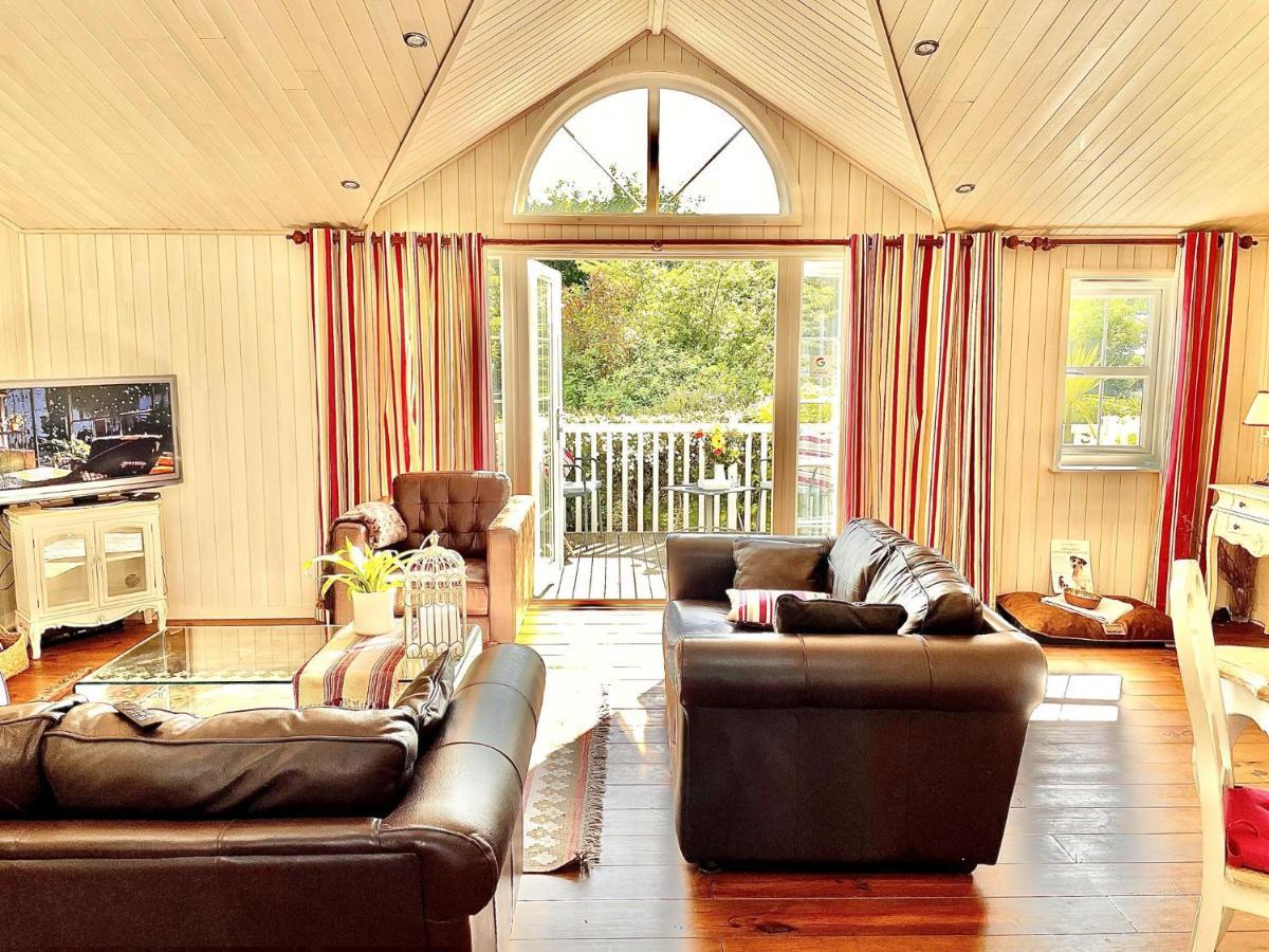 Holiday Lettings Beech Lodge - Stunning 6-Bed King ดาร์บี ภายนอก รูปภาพ