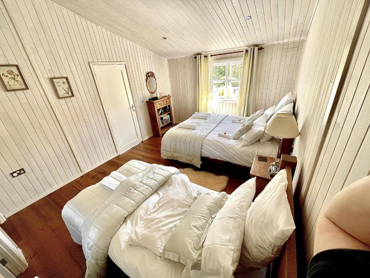 Holiday Lettings Beech Lodge - Stunning 6-Bed King ดาร์บี ภายนอก รูปภาพ